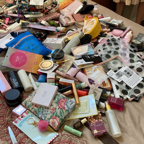 Random goodies! 5 items for $25! Read description! - Picture 7 of 9